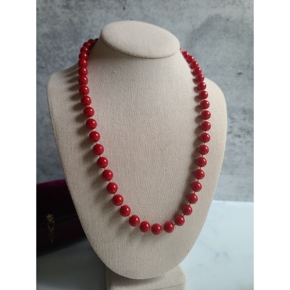 Vintage Cherry Red Plastic Beaded Necklace - Picture 2 of 9